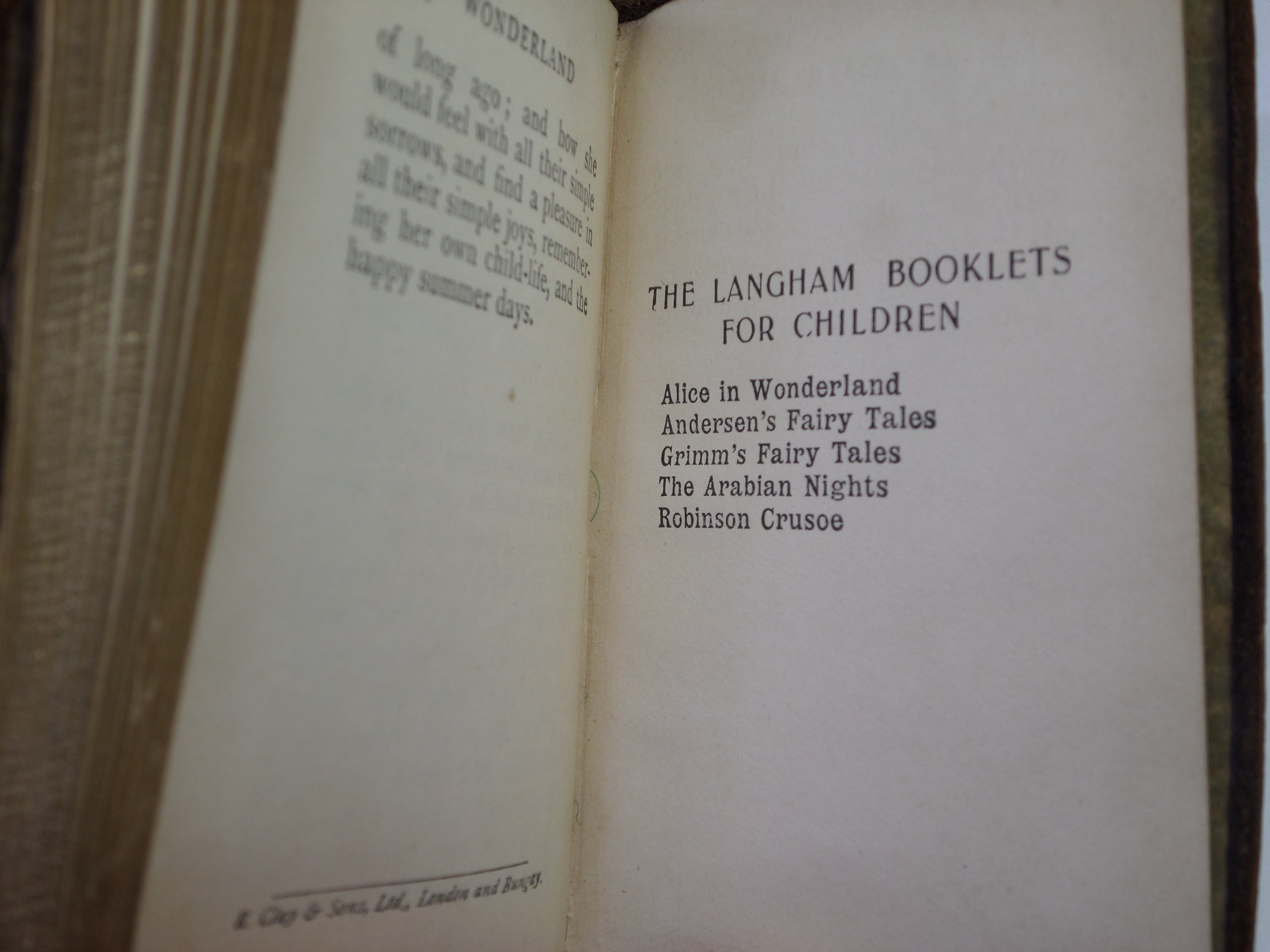 ALICE IN WONDERLAND BY LEWIS CARROLL C. 1910 LANGHAM BOOKLETS MINIATURE EDITION