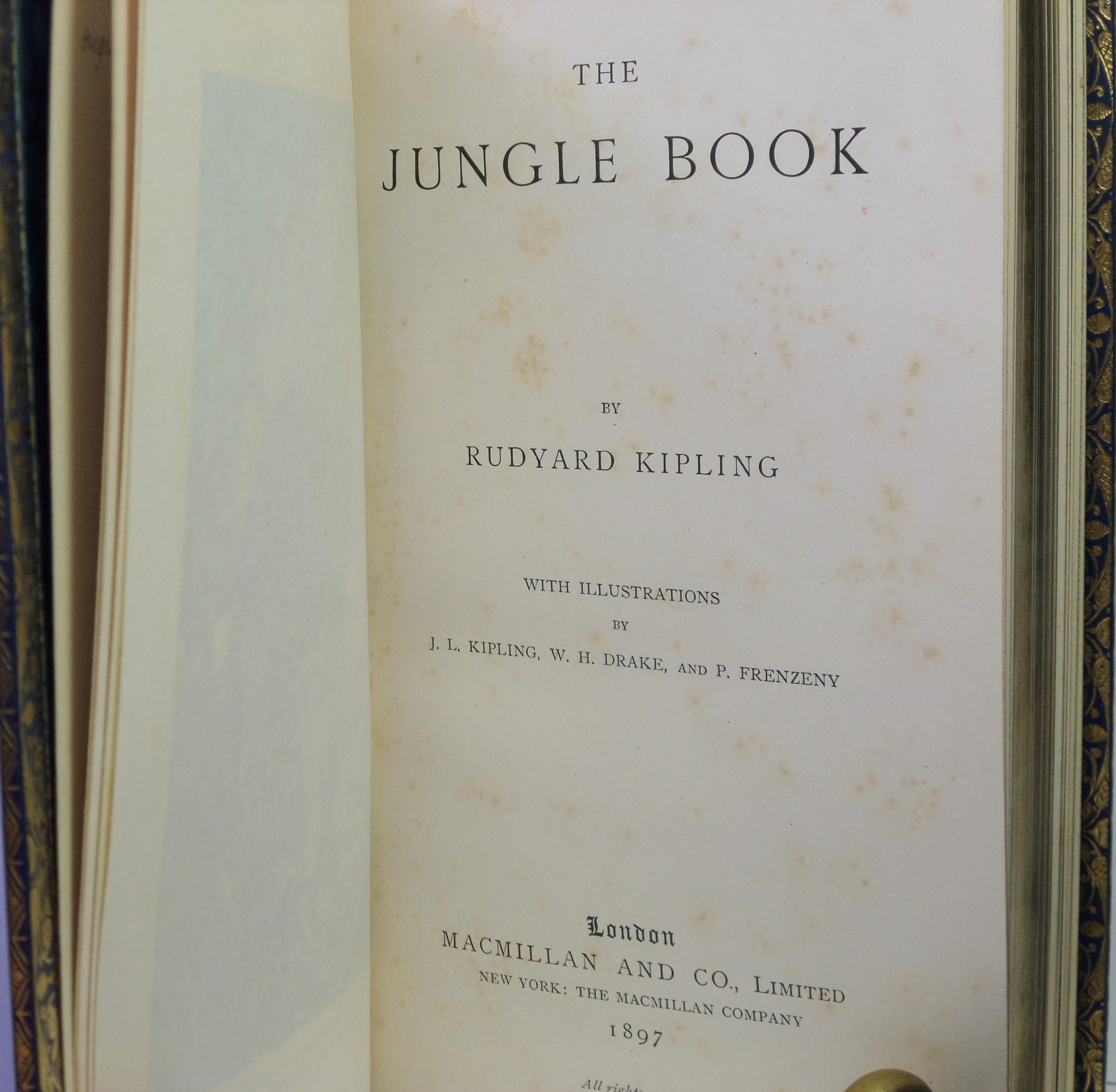 THE JUNGLE BOOK BY RUDYARD KIPLING 1897 BAYNTUN RIVIERE BINDING