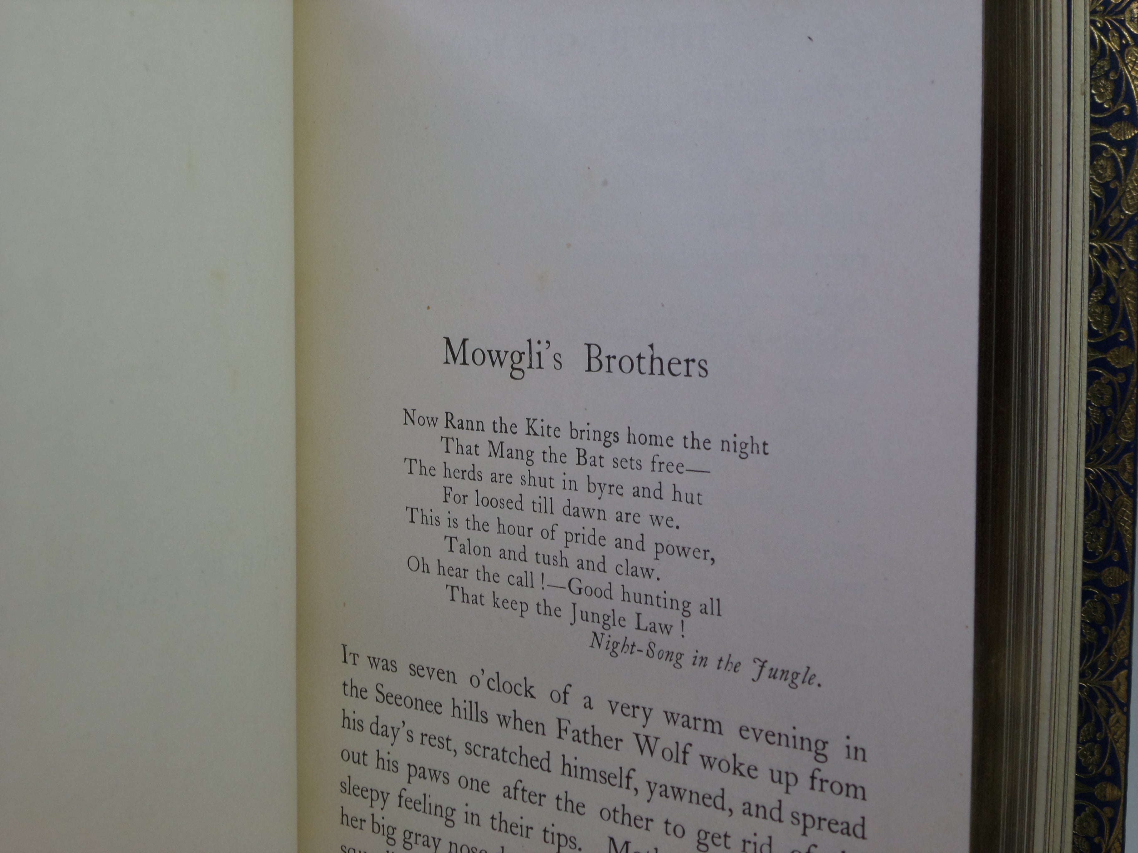 THE JUNGLE BOOK BY RUDYARD KIPLING 1897 BAYNTUN RIVIERE BINDING