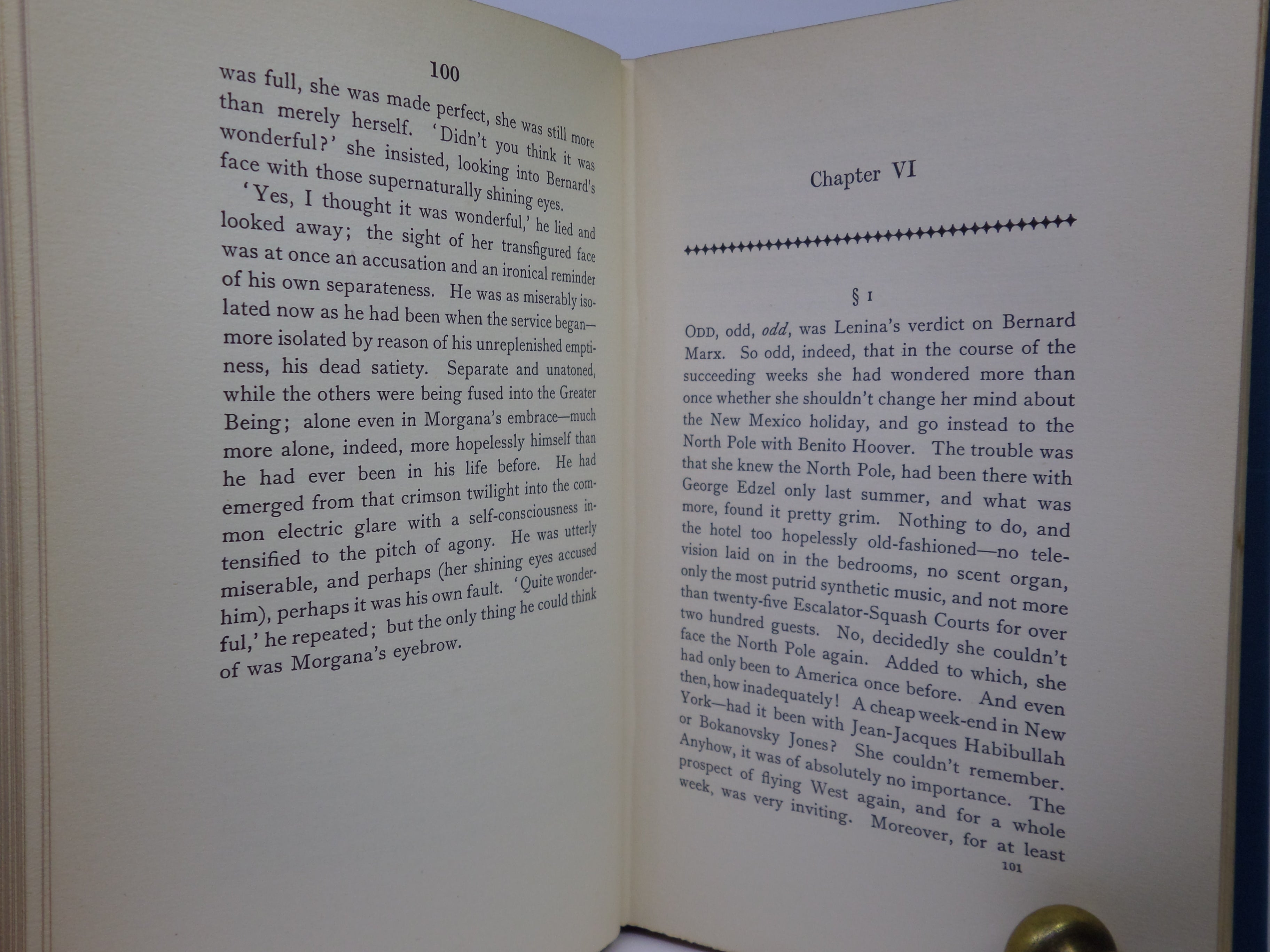 BRAVE NEW WORLD BY ALDOUS HUXLEY 1932 FIRST EDITION