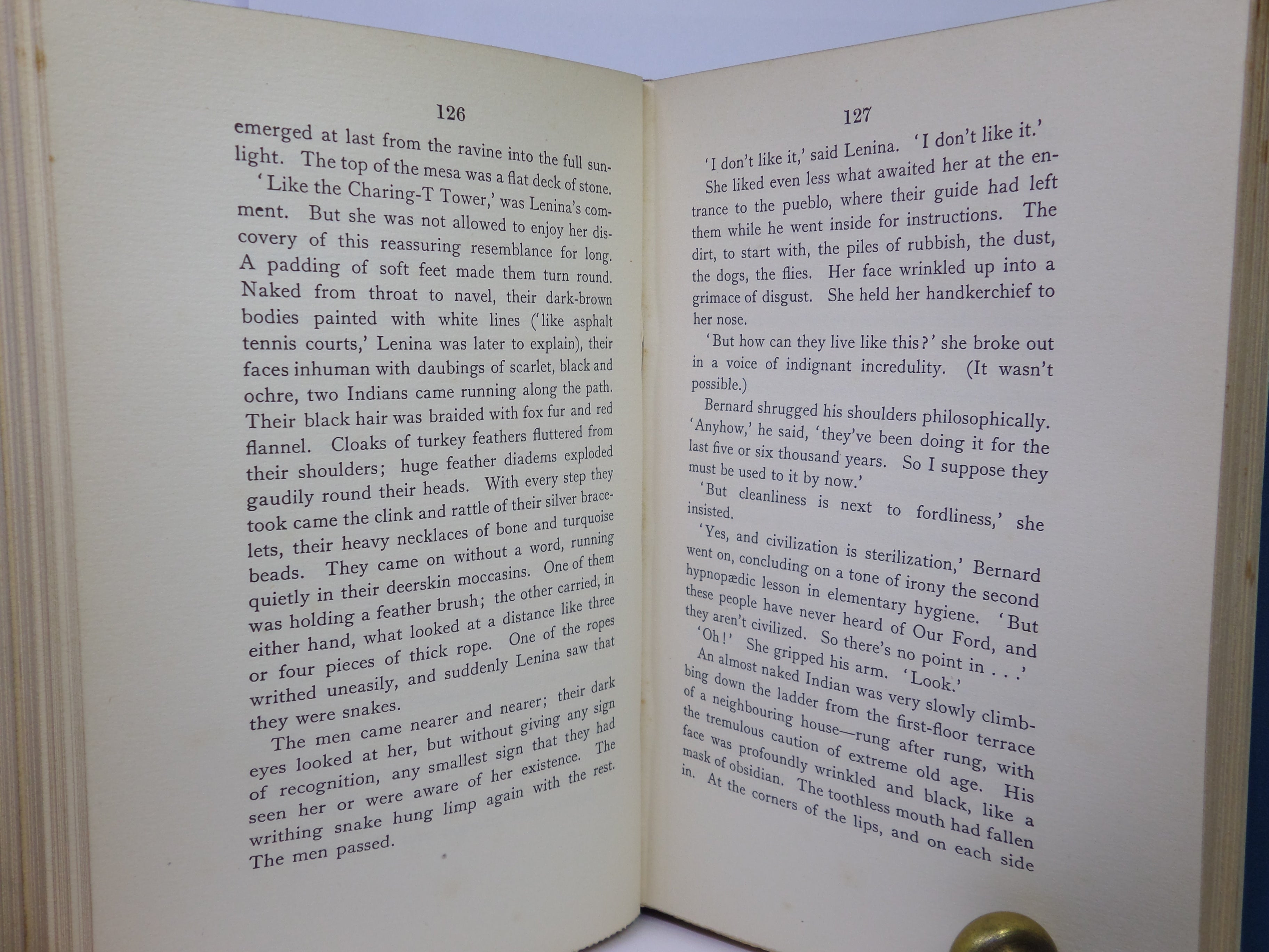 BRAVE NEW WORLD BY ALDOUS HUXLEY 1932 FIRST EDITION