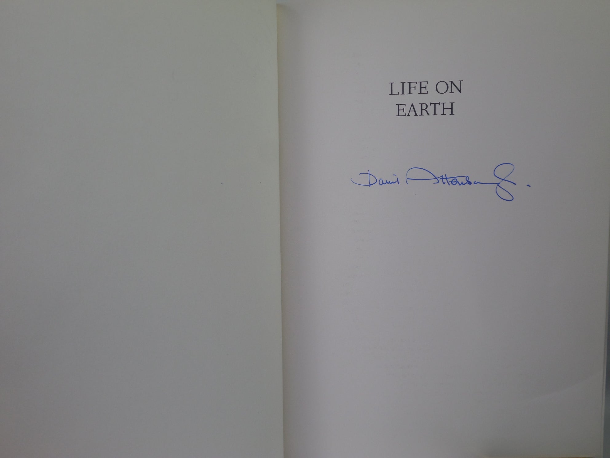LIFE ON EARTH BY SIR DAVID ATTENBOROUGH 1984 HARDCOVER SIGNED BY AUTHOR