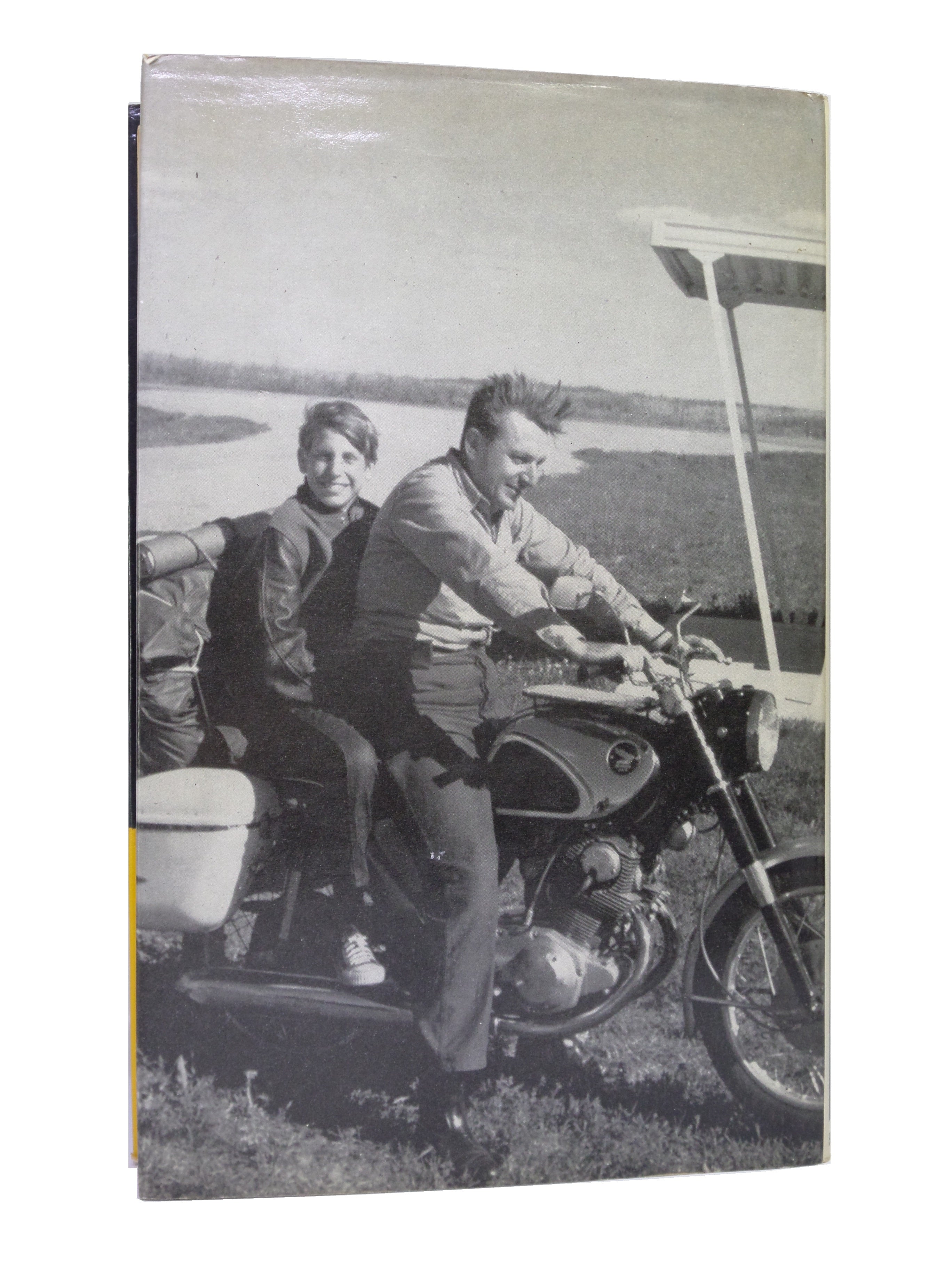 ZEN AND THE ART OF MOTORCYCLE MAINTENANCE BY ROBERT M. PIRSIG 1975