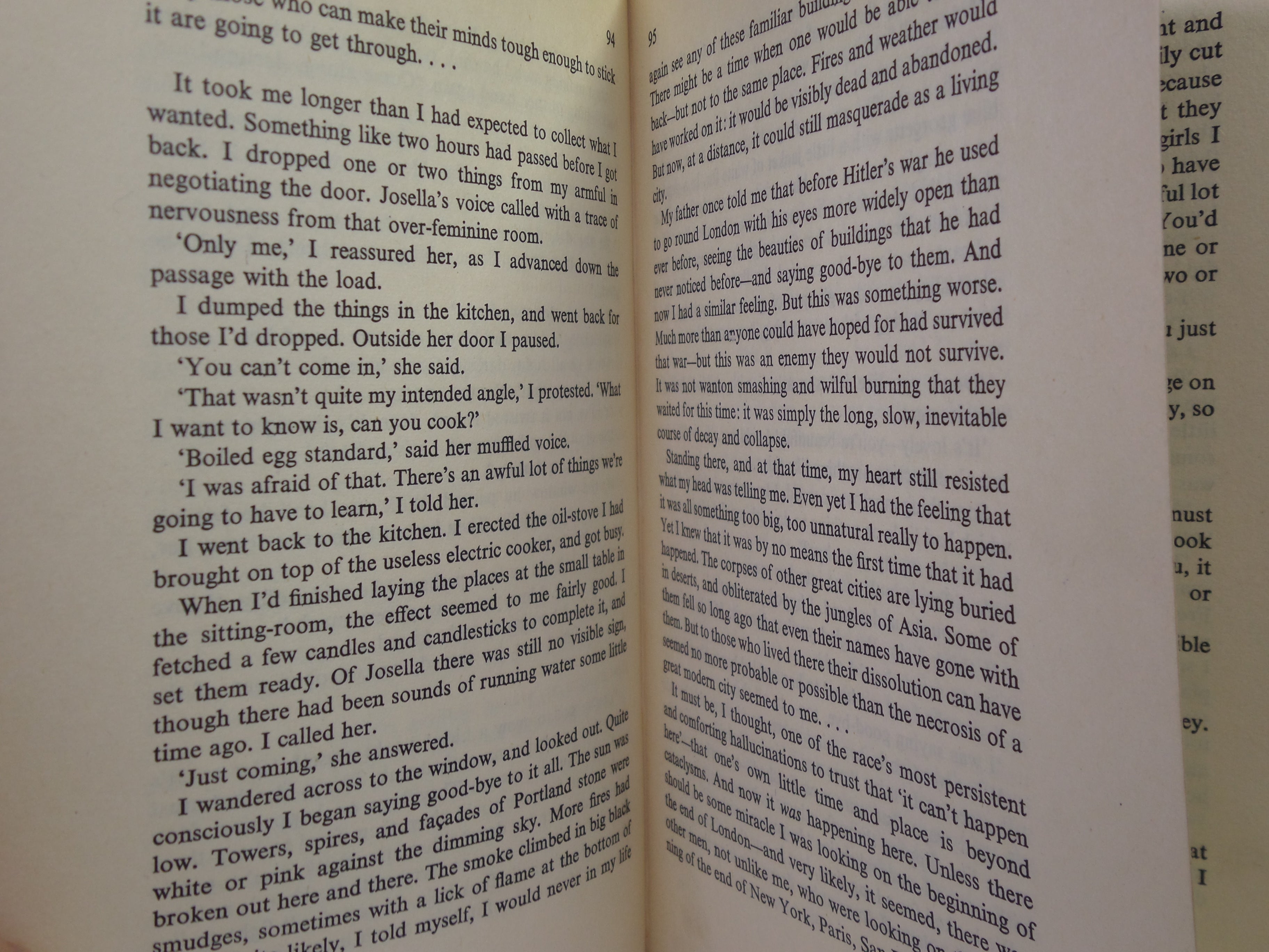 THE DAY OF THE TRIFFIDS BY JOHN WYNDHAM 1951 FIRST EDITION