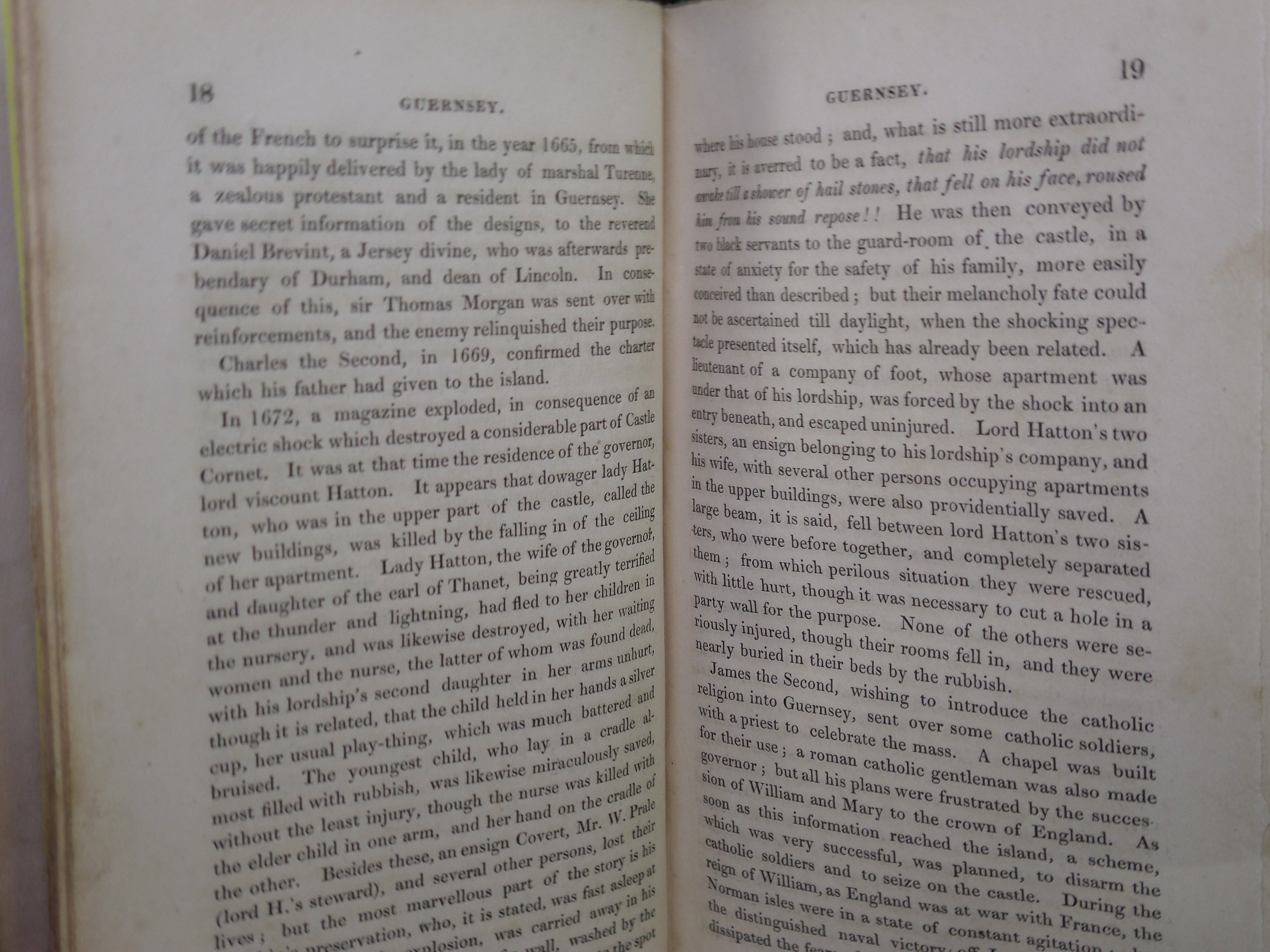 THE STRANGERS' GUIDE TO THE ISLANDS OF GUERNSEY AND JERSEY 1833 FIRST EDITION