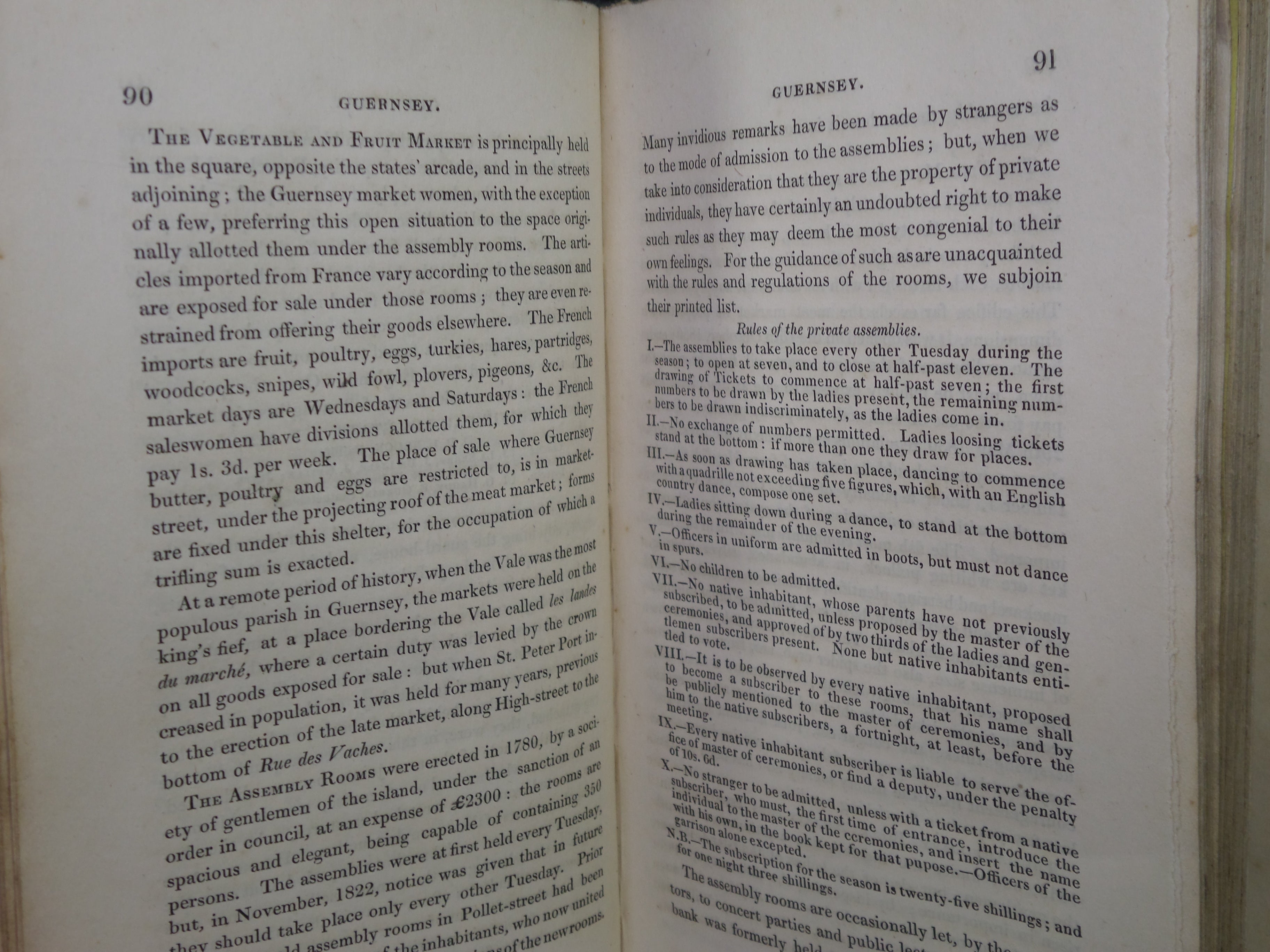 THE STRANGERS' GUIDE TO THE ISLANDS OF GUERNSEY AND JERSEY 1833 FIRST EDITION