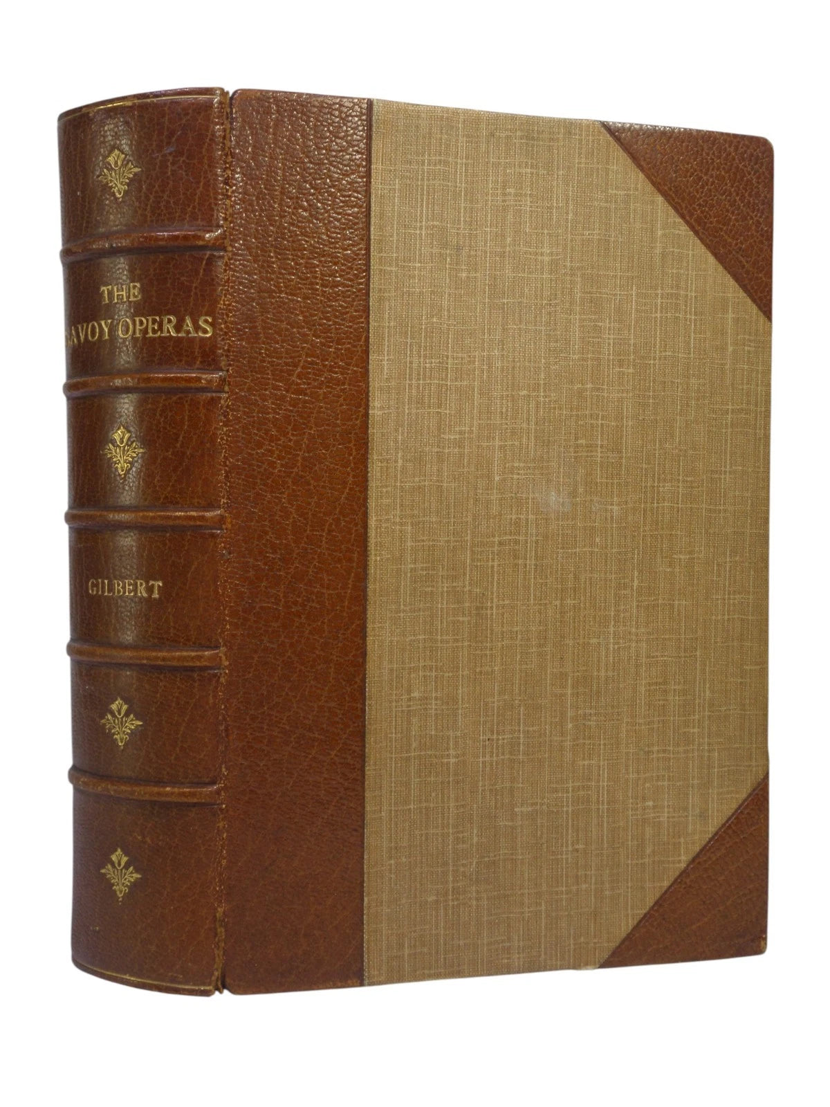 THE SAVOY OPERAS: BEING THE COMPLETE TEXT OF THE GILBERT & SULLIVAN OPERAS 1927 FINE BINDING