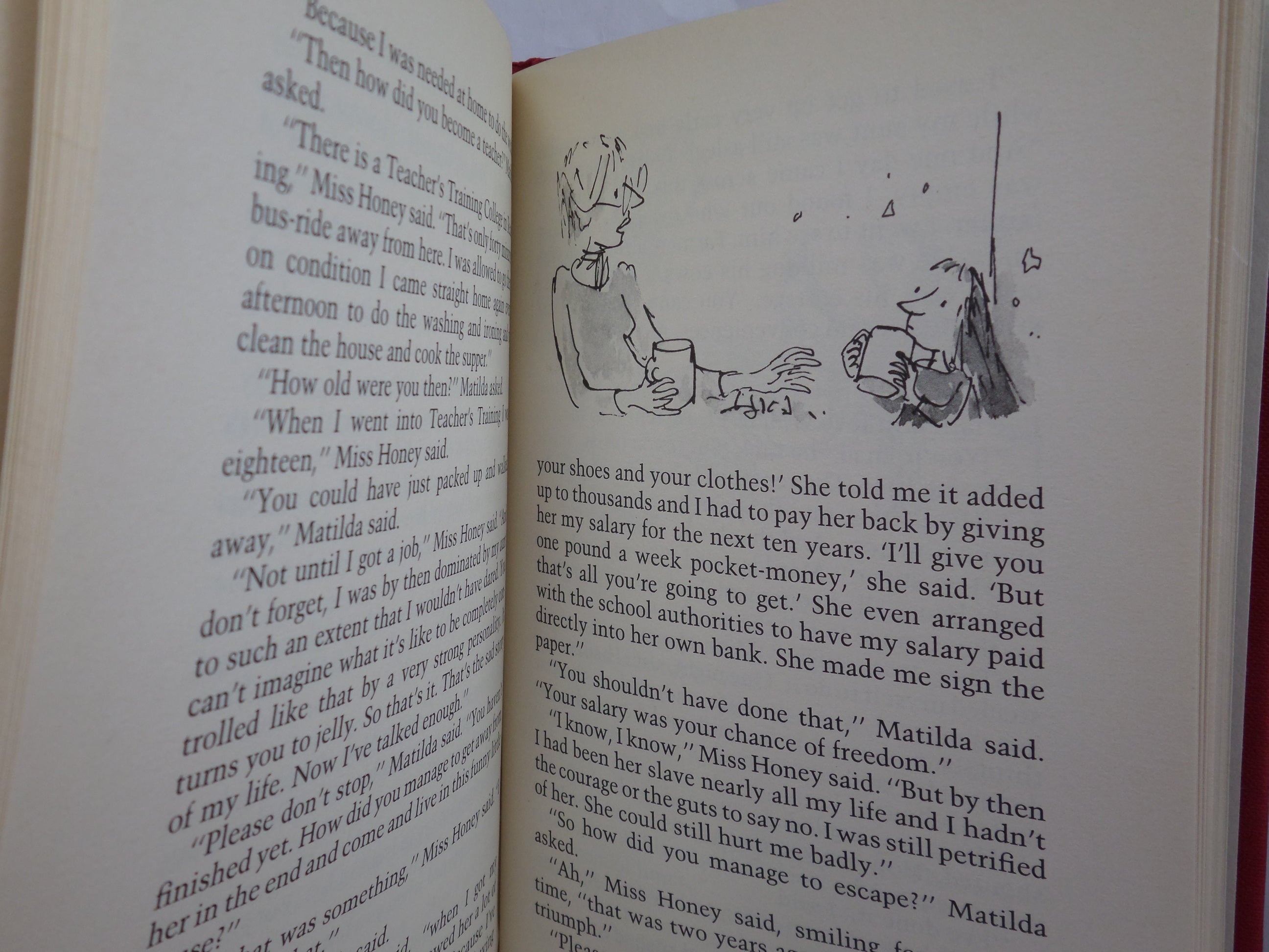 MATILDA BY ROALD DAHL 1988 FIRST EDITION, HARDBACK WITH ORIGINAL DUST JACKET