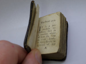 THE BIBLE IN MINIATURE 1780 LEATHER BINDING, ILLUSTRATED