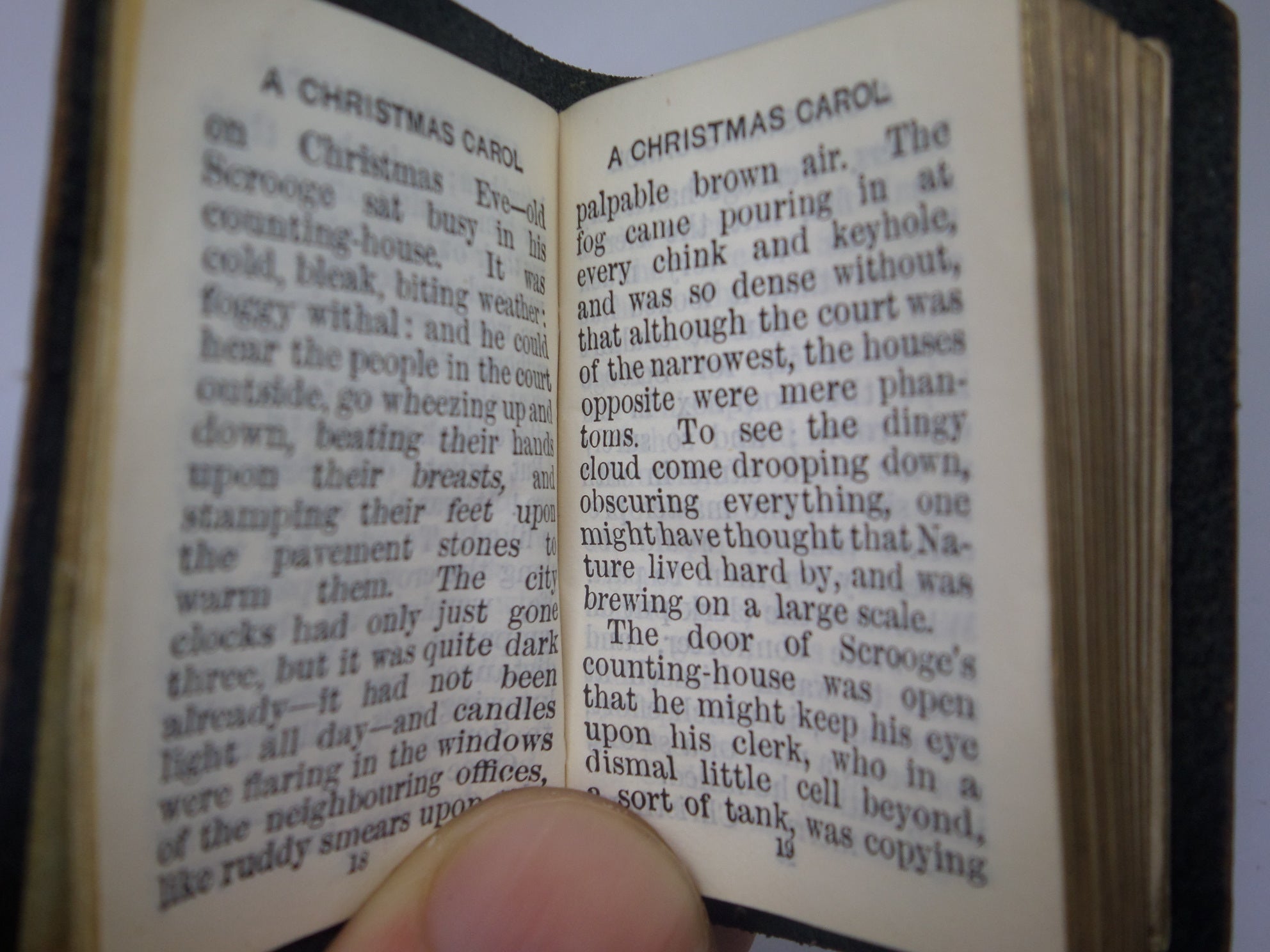 A CHRISTMAS CAROL BY CHARLES DICKENS 1904 MINIATURE EDITION, LEATHER BINDING