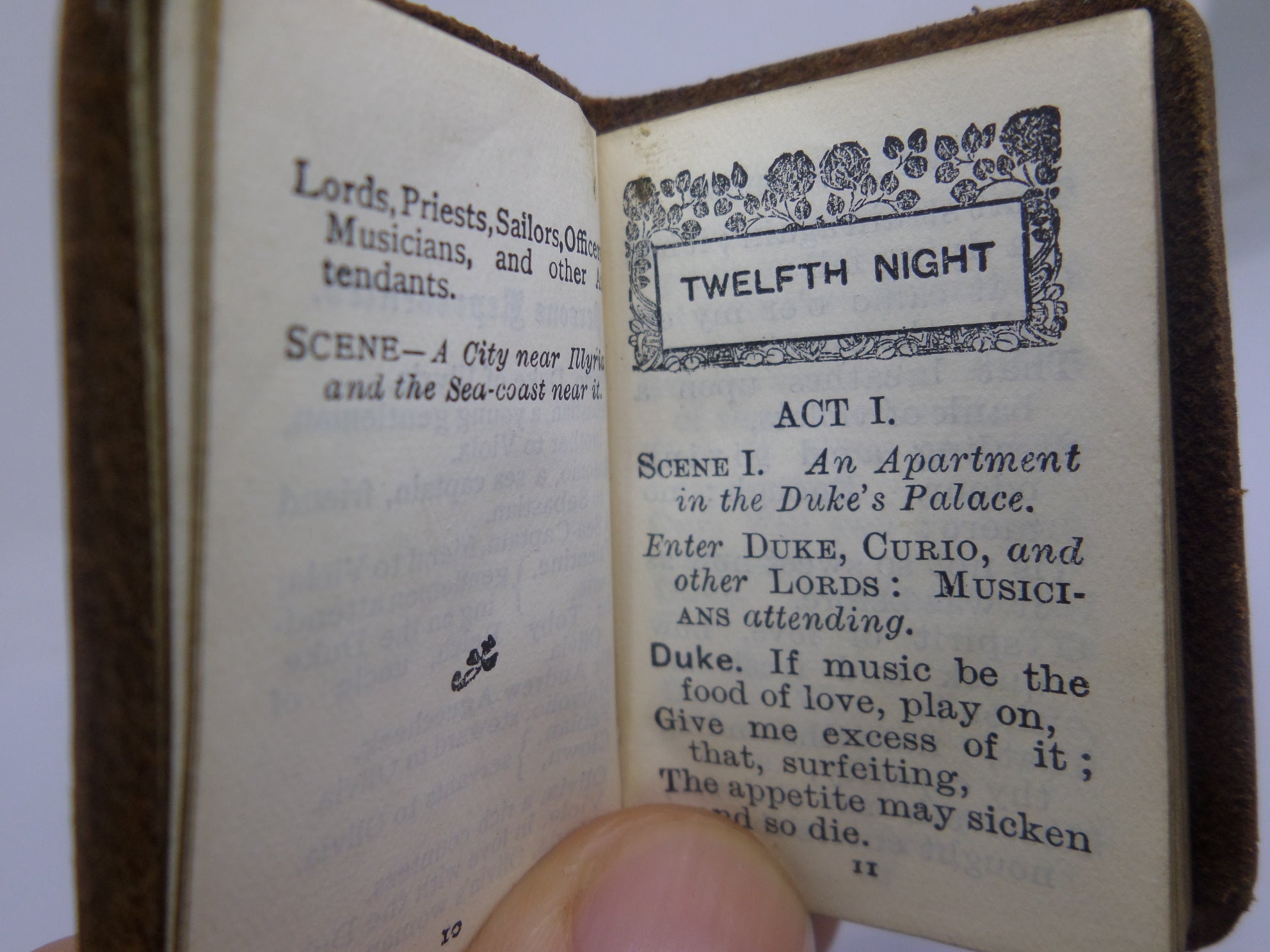 TWELFTH NIGHT BY WILLIAM SHAKESPEARE, MINIATURE EDITION, LEATHER BINDING