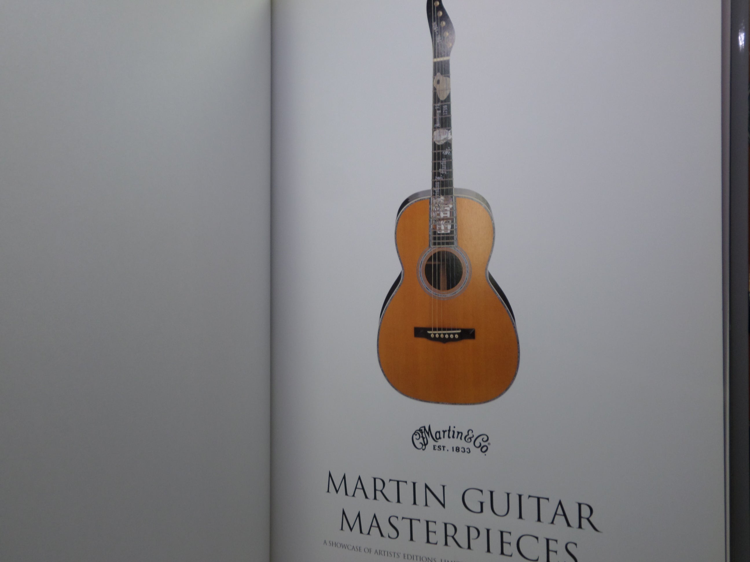 MARTIN GUITAR MASTERPIECES BY DICK BOAK 2003 FIRST EDITION HARDCOVER