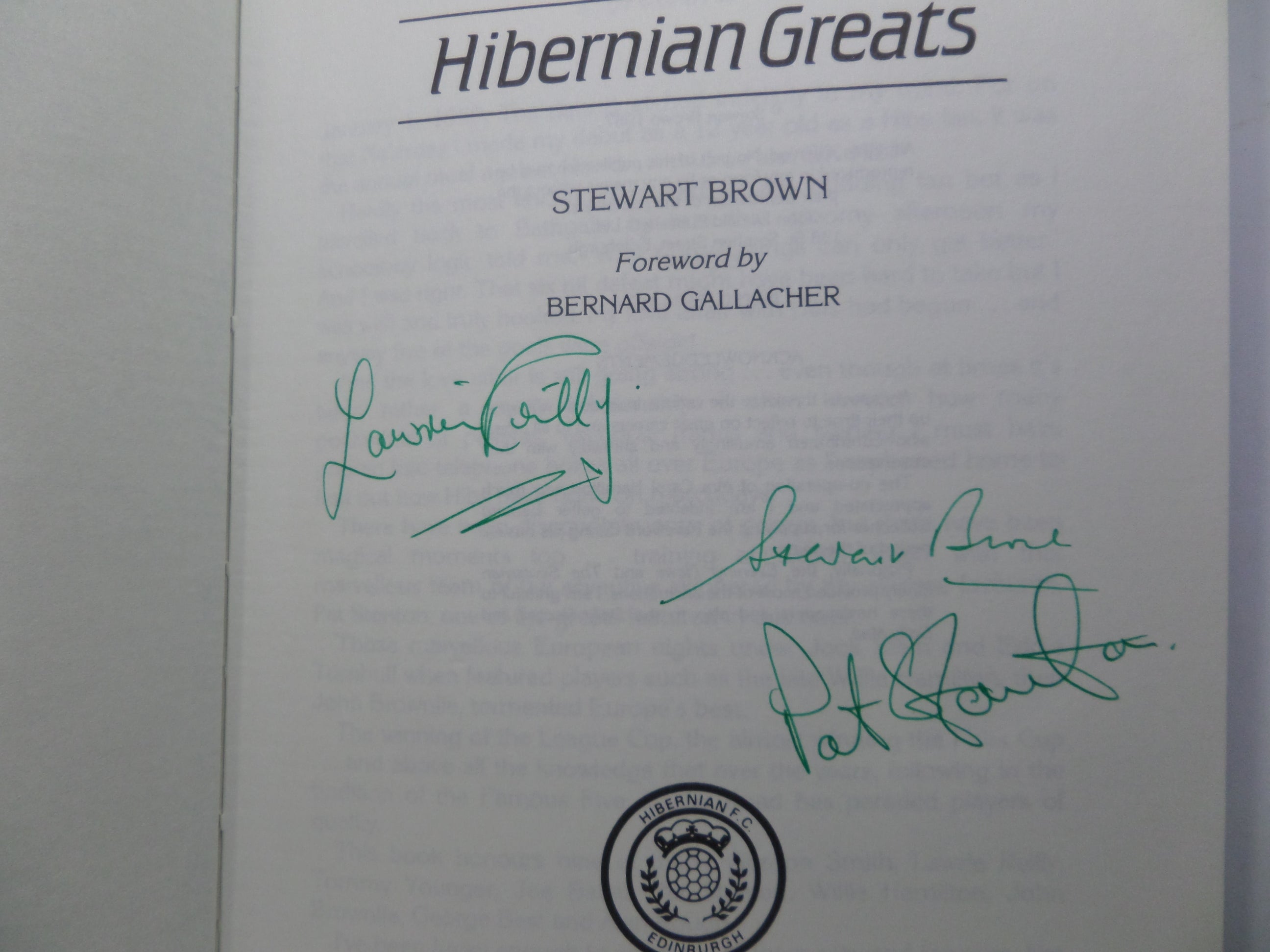 HIBERNIAN GREATS BY STEWART BROWN 1987 SIGNED FIRST EDITION HARDCOVER [SIGNED BY LAWRIE REILLY, PAT STANTON AND THE AUTHOR]