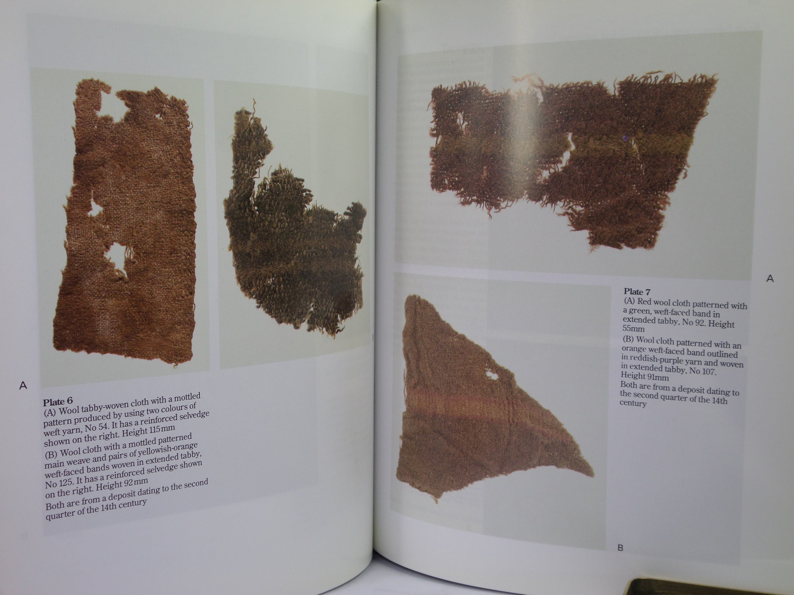 TEXTILES & CLOTHING 1150-1450: MEDIEVAL FINDS FROM EXCAVATIONS IN LONDON - 2002