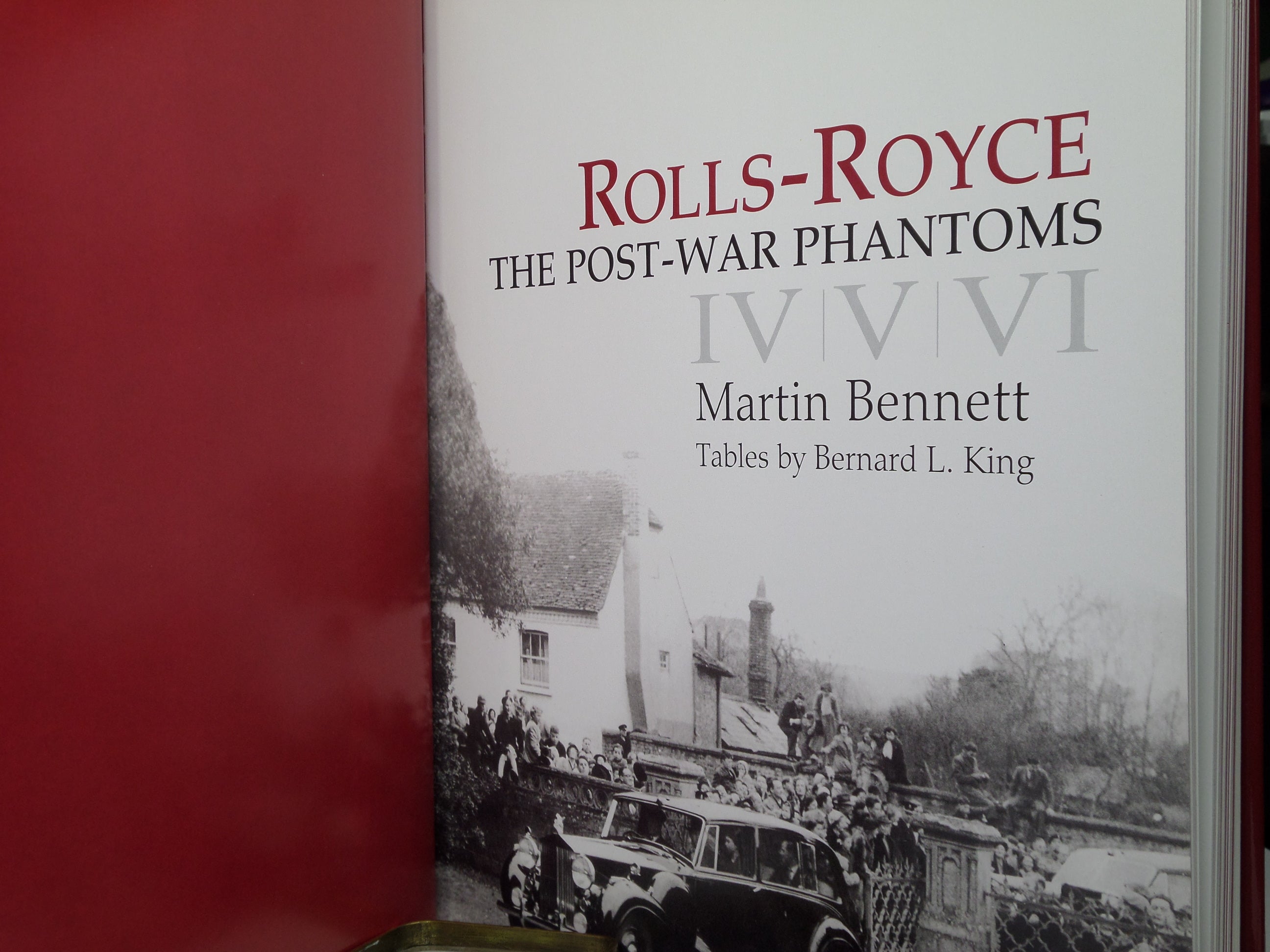 ROLLS-ROYCE: THE POST-WAR PHANTOMS IV, V, VI BY MARTIN BENNETT 2008 FIRST EDITION