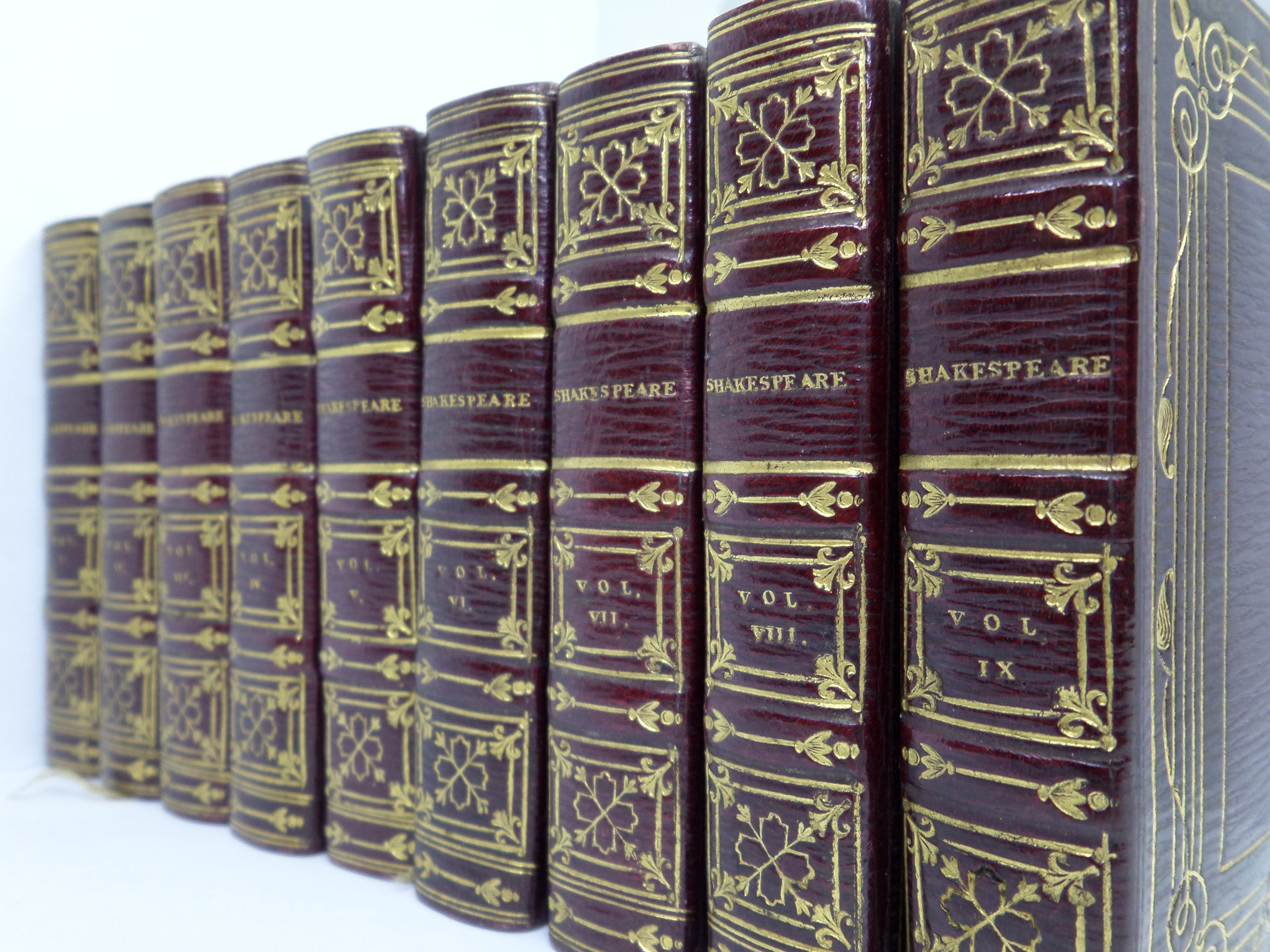THE PLAYS OF SHAKESPEARE IN 9 MINIATURE VOLUMES 1825 FINE MOROCCO BINDINGS