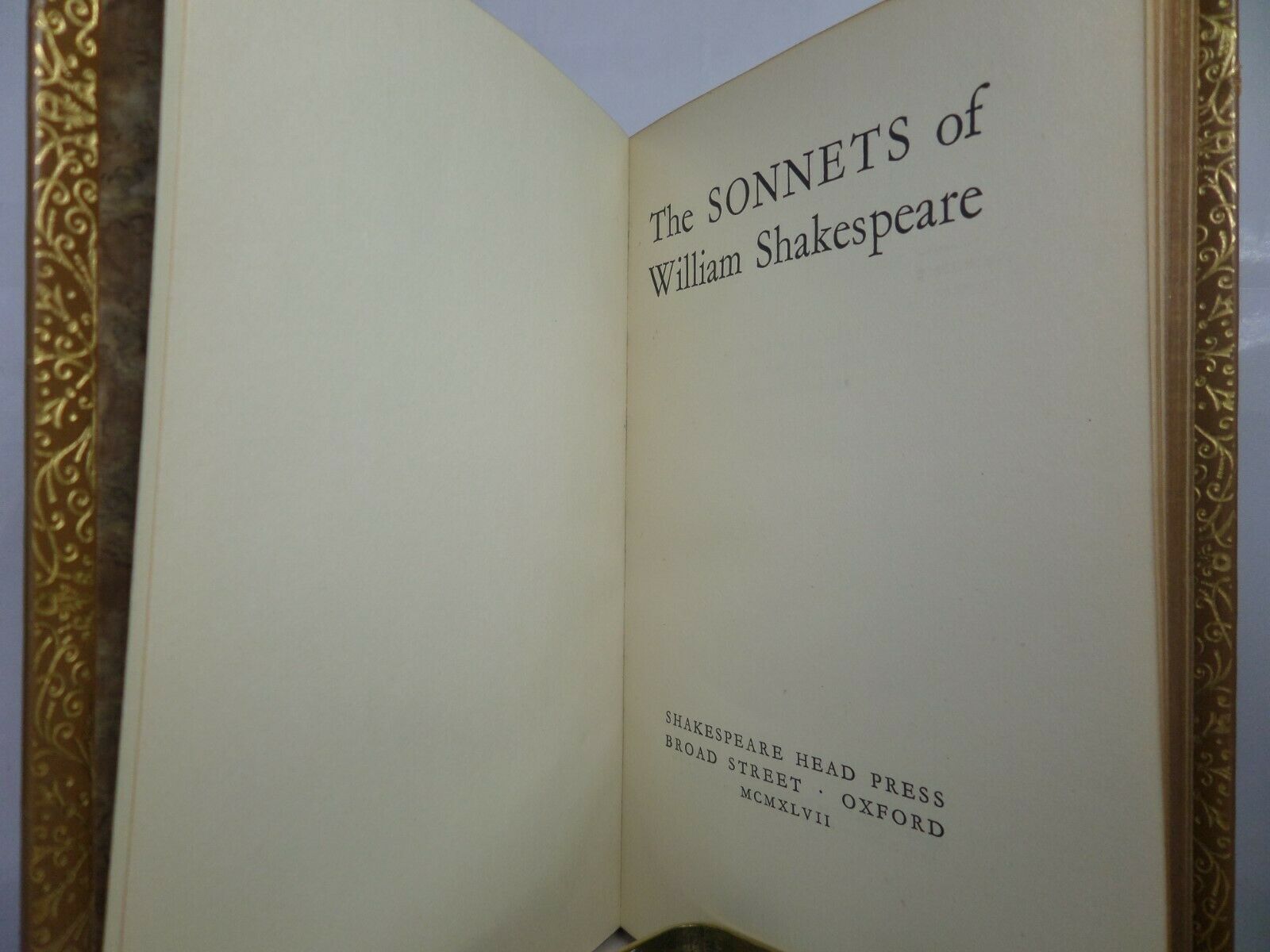 THE SONNETS OF WILLIAM SHAKESPEARE 1947 FINE BAYNTUN RIVIERE BINDING